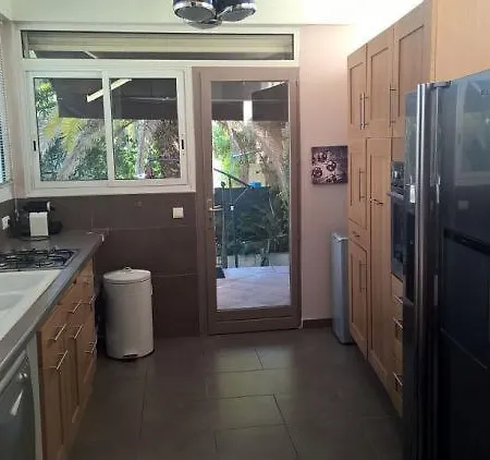 Sleeps 8 Air Con Wifi