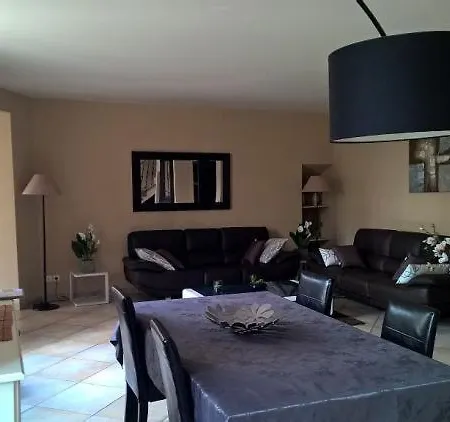 Sleeps 8 Air Con Wifi Κάννες