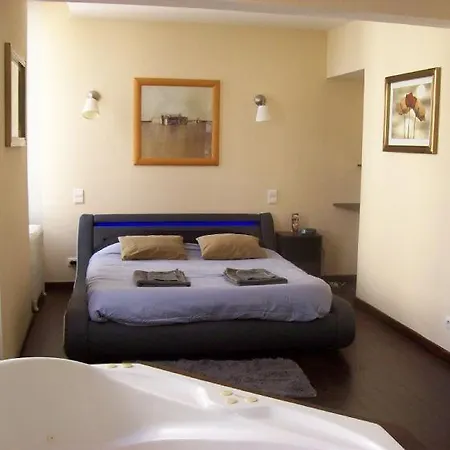 아파트 Sleeps 8 Air Con Wifi